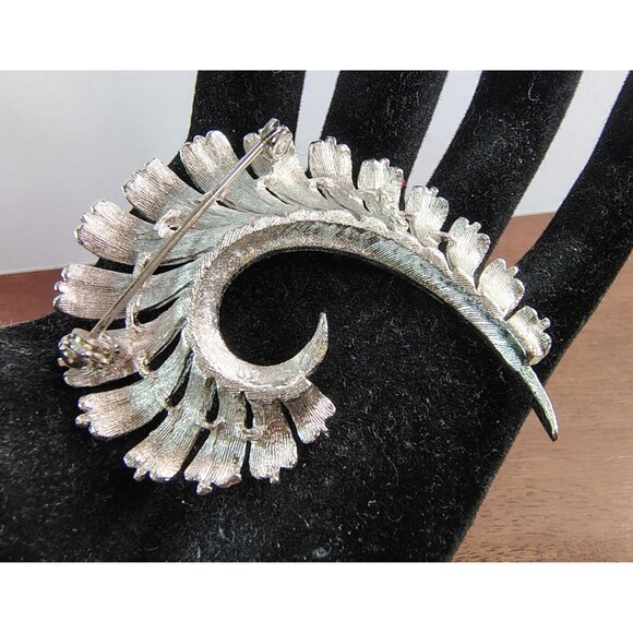 Vintage Coro Silver Tone Swirl Fern Brooch Pin, Brushed Metal Fashion Jewelry 2" - Picture 2 of 2